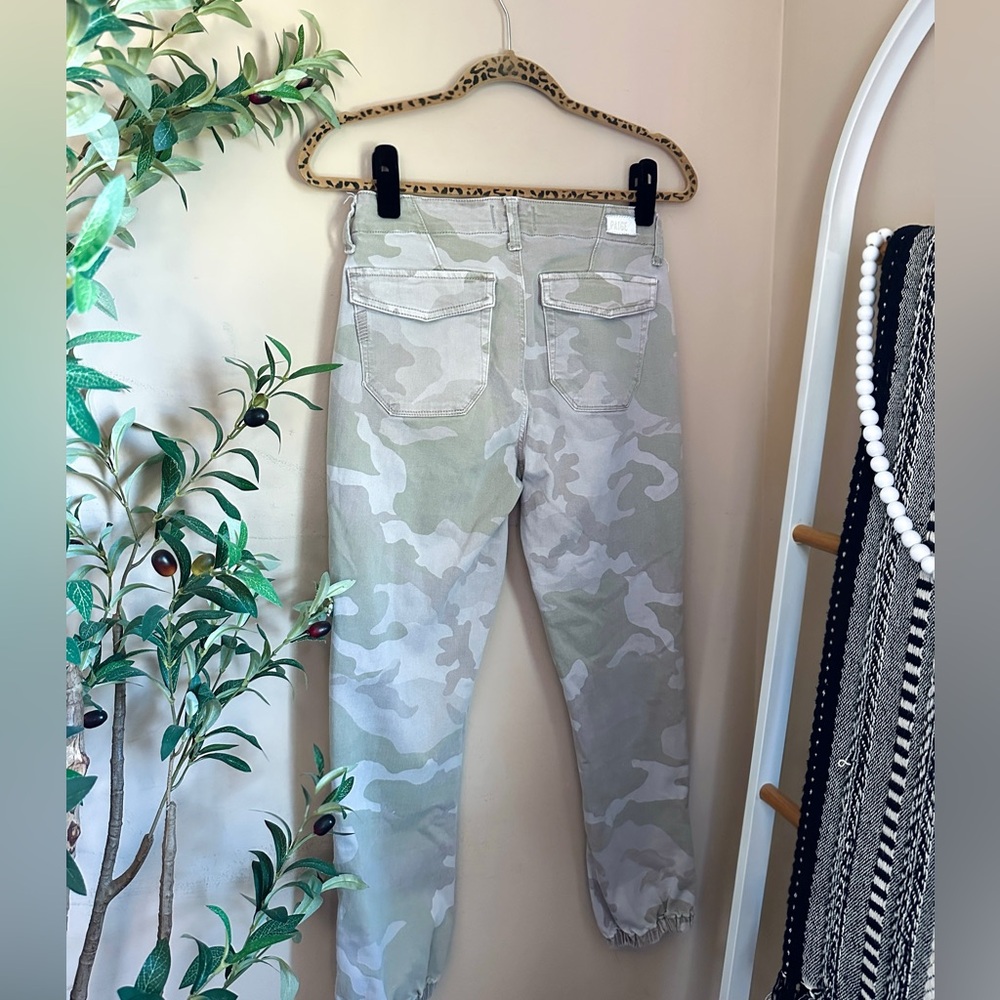 PAIGE Camo Jean Joggers Size 26 Utility Ankle Zip Pants Neutral Camouflage - Picture 7 of 9